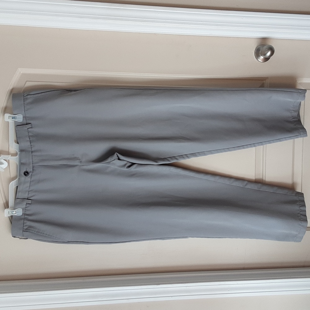 IZOD Golf 40x32 Pants Men's Gray Flat Front Classic Fit EUC